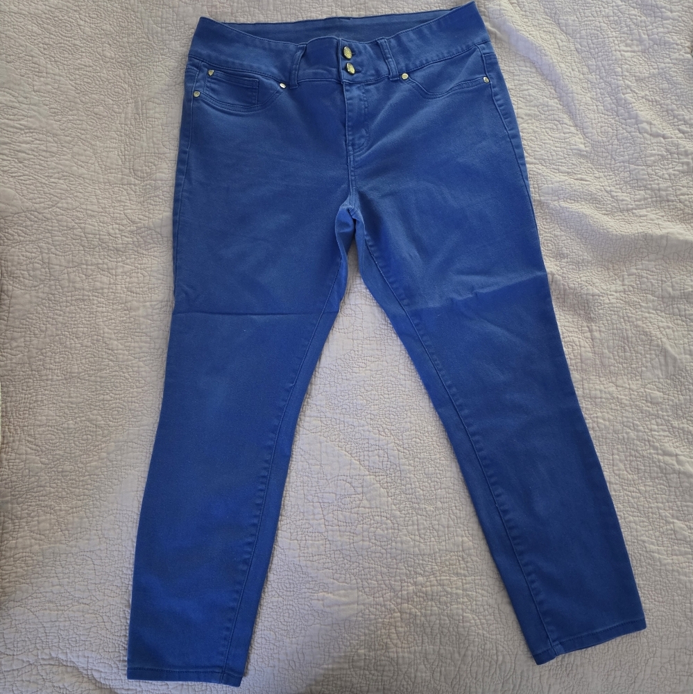 Thalia Soda: Blue Women's Capri Jeans